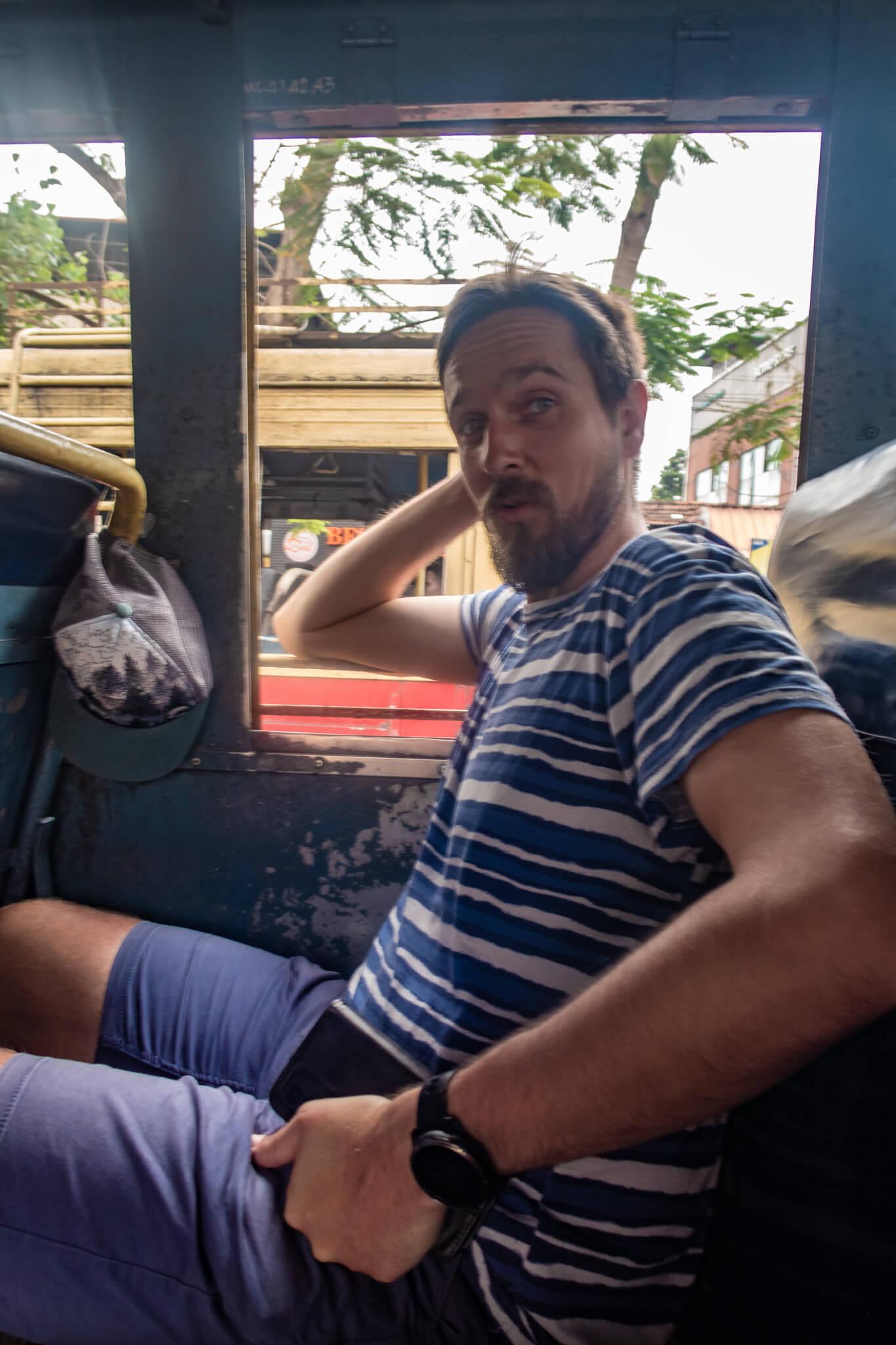muž v autobuse